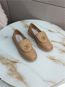 {{productViewItem.photos[photoViewList.activeNavIndex].Alt || productViewItem.photos[photoViewList.activeNavIndex].Description || 'Лоферы CHANEL'}}