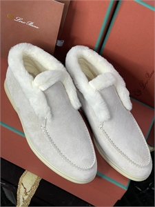 {{productViewItem.photos[photoViewList.activeNavIndex].Alt || productViewItem.photos[photoViewList.activeNavIndex].Description || 'Лоферы LORO PIANA'}}