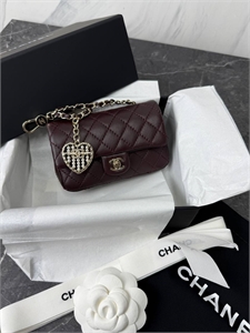 {{productViewItem.photos[photoViewList.activeNavIndex].Alt || productViewItem.photos[photoViewList.activeNavIndex].Description || 'Сумка CHANEL'}}