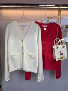 {{productViewItem.photos[photoViewList.activeNavIndex].Alt || productViewItem.photos[photoViewList.activeNavIndex].Description || 'Кардиган Schiaparelli'}}