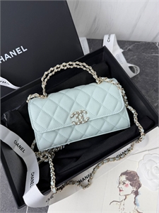 {{productViewItem.photos[photoViewList.activeNavIndex].Alt || productViewItem.photos[photoViewList.activeNavIndex].Description || 'Сумка CHANEL'}}