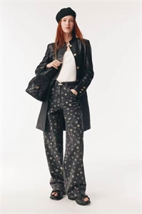 {{productViewItem.photos[photoViewList.activeNavIndex].Alt || productViewItem.photos[photoViewList.activeNavIndex].Description || 'Джинсы CHANEL'}}