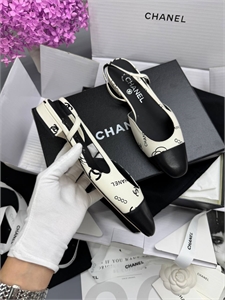 {{productViewItem.photos[photoViewList.activeNavIndex].Alt || productViewItem.photos[photoViewList.activeNavIndex].Description || 'Туфли CHANEL'}}