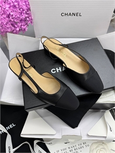 {{productViewItem.photos[photoViewList.activeNavIndex].Alt || productViewItem.photos[photoViewList.activeNavIndex].Description || 'Туфли CHANEL'}}