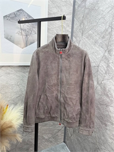 {{productViewItem.photos[photoViewList.activeNavIndex].Alt || productViewItem.photos[photoViewList.activeNavIndex].Description || 'Замшевая куртка KITON'}}