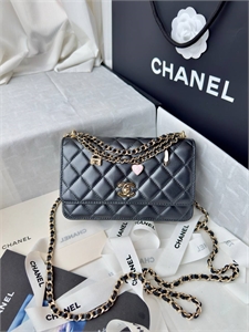 {{productViewItem.photos[photoViewList.activeNavIndex].Alt || productViewItem.photos[photoViewList.activeNavIndex].Description || 'Сумка CHANEL'}}