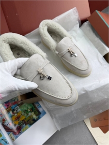 {{productViewItem.photos[photoViewList.activeNavIndex].Alt || productViewItem.photos[photoViewList.activeNavIndex].Description || 'Лоферы LORO PIANA'}}