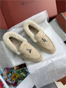 {{productViewItem.photos[photoViewList.activeNavIndex].Alt || productViewItem.photos[photoViewList.activeNavIndex].Description || 'Лоферы LORO PIANA'}}