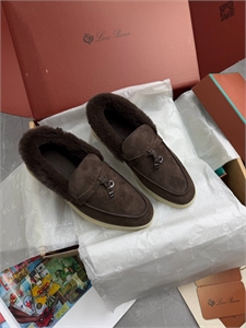 {{productViewItem.photos[photoViewList.activeNavIndex].Alt || productViewItem.photos[photoViewList.activeNavIndex].Description || 'Лоферы LORO PIANA'}}