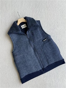 {{productViewItem.photos[photoViewList.activeNavIndex].Alt || productViewItem.photos[photoViewList.activeNavIndex].Description || 'Жилет MIU MIU'}}