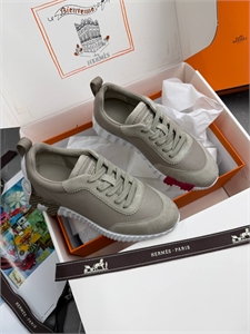 {{productViewItem.photos[photoViewList.activeNavIndex].Alt || productViewItem.photos[photoViewList.activeNavIndex].Description || 'Кроссовки HERMES'}}