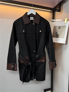 {{productViewItem.photos[photoViewList.activeNavIndex].Alt || productViewItem.photos[photoViewList.activeNavIndex].Description || 'Пальто HERMES'}}