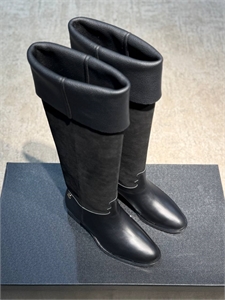 {{productViewItem.photos[photoViewList.activeNavIndex].Alt || productViewItem.photos[photoViewList.activeNavIndex].Description || 'Сапоги CHANEL'}}