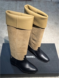 {{productViewItem.photos[photoViewList.activeNavIndex].Alt || productViewItem.photos[photoViewList.activeNavIndex].Description || 'Сапоги CHANEL'}}