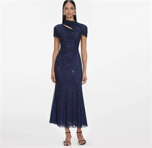 {{productViewItem.photos[photoViewList.activeNavIndex].Alt || productViewItem.photos[photoViewList.activeNavIndex].Description || 'Платье SELF - PORTRAIT'}}