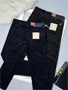 {{productViewItem.photos[photoViewList.activeNavIndex].Alt || productViewItem.photos[photoViewList.activeNavIndex].Description || 'Вельветовые брюки LORO PIANA'}}