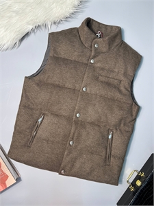 {{productViewItem.photos[photoViewList.activeNavIndex].Alt || productViewItem.photos[photoViewList.activeNavIndex].Description || 'Безрукавка BC'}}