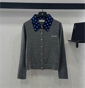 {{productViewItem.photos[photoViewList.activeNavIndex].Alt || productViewItem.photos[photoViewList.activeNavIndex].Description || 'Кофта MIU MIU'}}