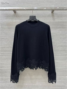 {{productViewItem.photos[photoViewList.activeNavIndex].Alt || productViewItem.photos[photoViewList.activeNavIndex].Description || 'Блузка ERMANO SCERVINO'}}