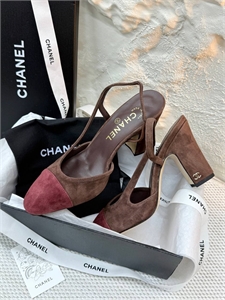 {{productViewItem.photos[photoViewList.activeNavIndex].Alt || productViewItem.photos[photoViewList.activeNavIndex].Description || 'Туфли CHANEL'}}