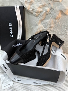 {{productViewItem.photos[photoViewList.activeNavIndex].Alt || productViewItem.photos[photoViewList.activeNavIndex].Description || 'Туфли CHANEL'}}