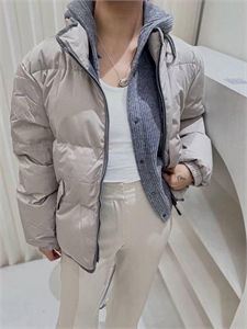 {{productViewItem.photos[photoViewList.activeNavIndex].Alt || productViewItem.photos[photoViewList.activeNavIndex].Description || 'Куртка  BRUNELLO CUCINELLI'}}