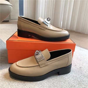 {{productViewItem.photos[photoViewList.activeNavIndex].Alt || productViewItem.photos[photoViewList.activeNavIndex].Description || 'Лоферы HERMES'}}