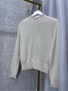 {{productViewItem.photos[photoViewList.activeNavIndex].Alt || productViewItem.photos[photoViewList.activeNavIndex].Description || 'Кардиган THE ROW'}}