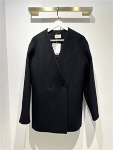 {{productViewItem.photos[photoViewList.activeNavIndex].Alt || productViewItem.photos[photoViewList.activeNavIndex].Description || 'Пальто THE ROW'}}