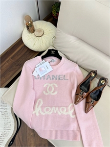 {{productViewItem.photos[photoViewList.activeNavIndex].Alt || productViewItem.photos[photoViewList.activeNavIndex].Description || 'Свитер CHANEL'}}