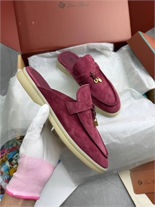 {{productViewItem.photos[photoViewList.activeNavIndex].Alt || productViewItem.photos[photoViewList.activeNavIndex].Description || 'Мюли LORO PIANA'}}