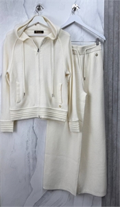 {{productViewItem.photos[photoViewList.activeNavIndex].Alt || productViewItem.photos[photoViewList.activeNavIndex].Description || 'Костюм LORO PIANA'}}