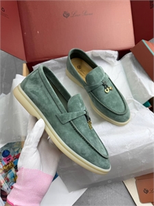 {{productViewItem.photos[photoViewList.activeNavIndex].Alt || productViewItem.photos[photoViewList.activeNavIndex].Description || 'Лоферы LORO PIANA'}}