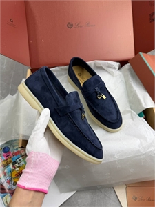 {{productViewItem.photos[photoViewList.activeNavIndex].Alt || productViewItem.photos[photoViewList.activeNavIndex].Description || 'Лоферы LORO PIANA'}}