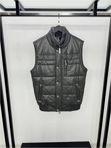 {{productViewItem.photos[photoViewList.activeNavIndex].Alt || productViewItem.photos[photoViewList.activeNavIndex].Description || 'Жилет SR со вставками кожи крокодила'}}