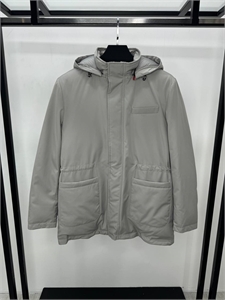 {{productViewItem.photos[photoViewList.activeNavIndex].Alt || productViewItem.photos[photoViewList.activeNavIndex].Description || 'Пуховик KITON'}}