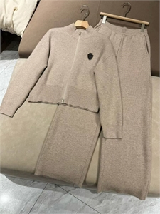 {{productViewItem.photos[photoViewList.activeNavIndex].Alt || productViewItem.photos[photoViewList.activeNavIndex].Description || 'Костюм BRUNELLO CUCINELLI'}}