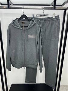 {{productViewItem.photos[photoViewList.activeNavIndex].Alt || productViewItem.photos[photoViewList.activeNavIndex].Description || 'Спортивный костюм LP со вставками из кожи крокодила'}}