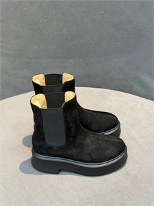 {{productViewItem.photos[photoViewList.activeNavIndex].Alt || productViewItem.photos[photoViewList.activeNavIndex].Description || 'Ботинки THE ROW'}}