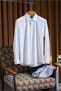 {{productViewItem.photos[photoViewList.activeNavIndex].Alt || productViewItem.photos[photoViewList.activeNavIndex].Description || 'Рубашка ZEGNA'}}