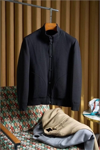 {{productViewItem.photos[photoViewList.activeNavIndex].Alt || productViewItem.photos[photoViewList.activeNavIndex].Description || 'Ветровка бомбер DIOR'}}