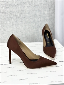 {{productViewItem.photos[photoViewList.activeNavIndex].Alt || productViewItem.photos[photoViewList.activeNavIndex].Description || 'Туфли TOM FORD'}}