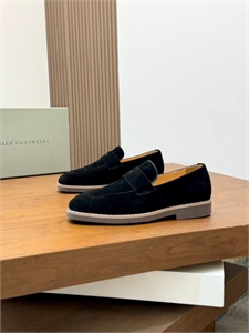 {{productViewItem.photos[photoViewList.activeNavIndex].Alt || productViewItem.photos[photoViewList.activeNavIndex].Description || 'Туфли BC'}}