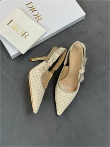 {{productViewItem.photos[photoViewList.activeNavIndex].Alt || productViewItem.photos[photoViewList.activeNavIndex].Description || 'Туфли DIOR'}}