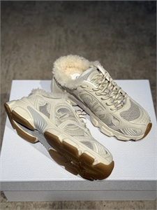 {{productViewItem.photos[photoViewList.activeNavIndex].Alt || productViewItem.photos[photoViewList.activeNavIndex].Description || 'Кроссовки DIOR'}}