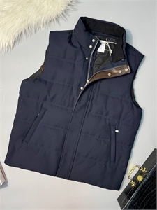 {{productViewItem.photos[photoViewList.activeNavIndex].Alt || productViewItem.photos[photoViewList.activeNavIndex].Description || 'Жилет RACINELLO'}}