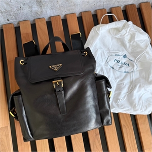 {{productViewItem.photos[photoViewList.activeNavIndex].Alt || productViewItem.photos[photoViewList.activeNavIndex].Description || 'Рюкзак  PRADA'}}