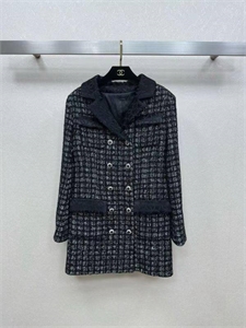 {{productViewItem.photos[photoViewList.activeNavIndex].Alt || productViewItem.photos[photoViewList.activeNavIndex].Description || 'Пиджак CHANEL'}}