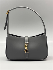 {{productViewItem.photos[photoViewList.activeNavIndex].Alt || productViewItem.photos[photoViewList.activeNavIndex].Description || 'Сумка YSL'}}