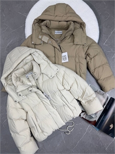 {{productViewItem.photos[photoViewList.activeNavIndex].Alt || productViewItem.photos[photoViewList.activeNavIndex].Description || 'Куртка LOEWE'}}